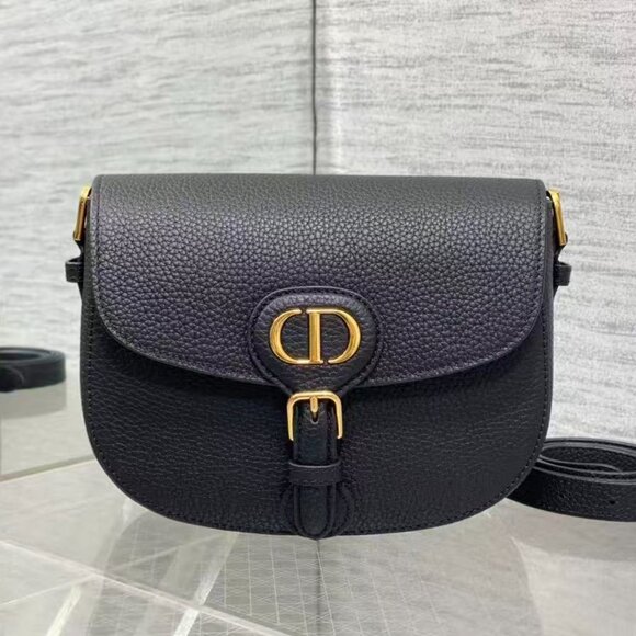 Classic DIOR Bag: A Stylish and Versatile Choice for Elegance - Picture 8 of 11